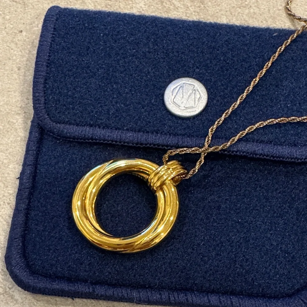 Missoma Lucy Williams Entwine Pendant Necklace - Picture 3 of 8